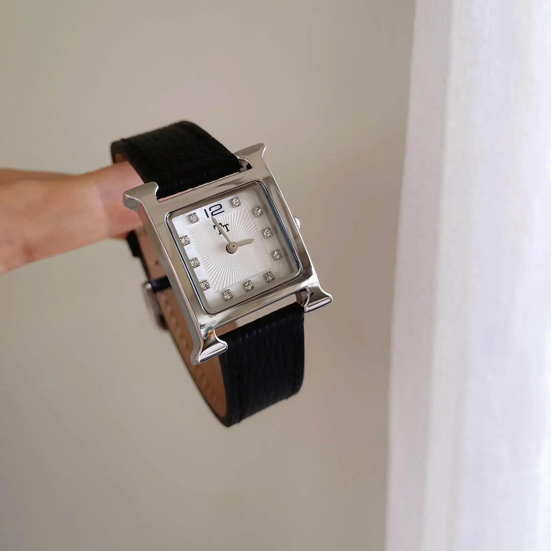 LYVIO Classic Retro Square Leather Strap Women's Quartz Watch
